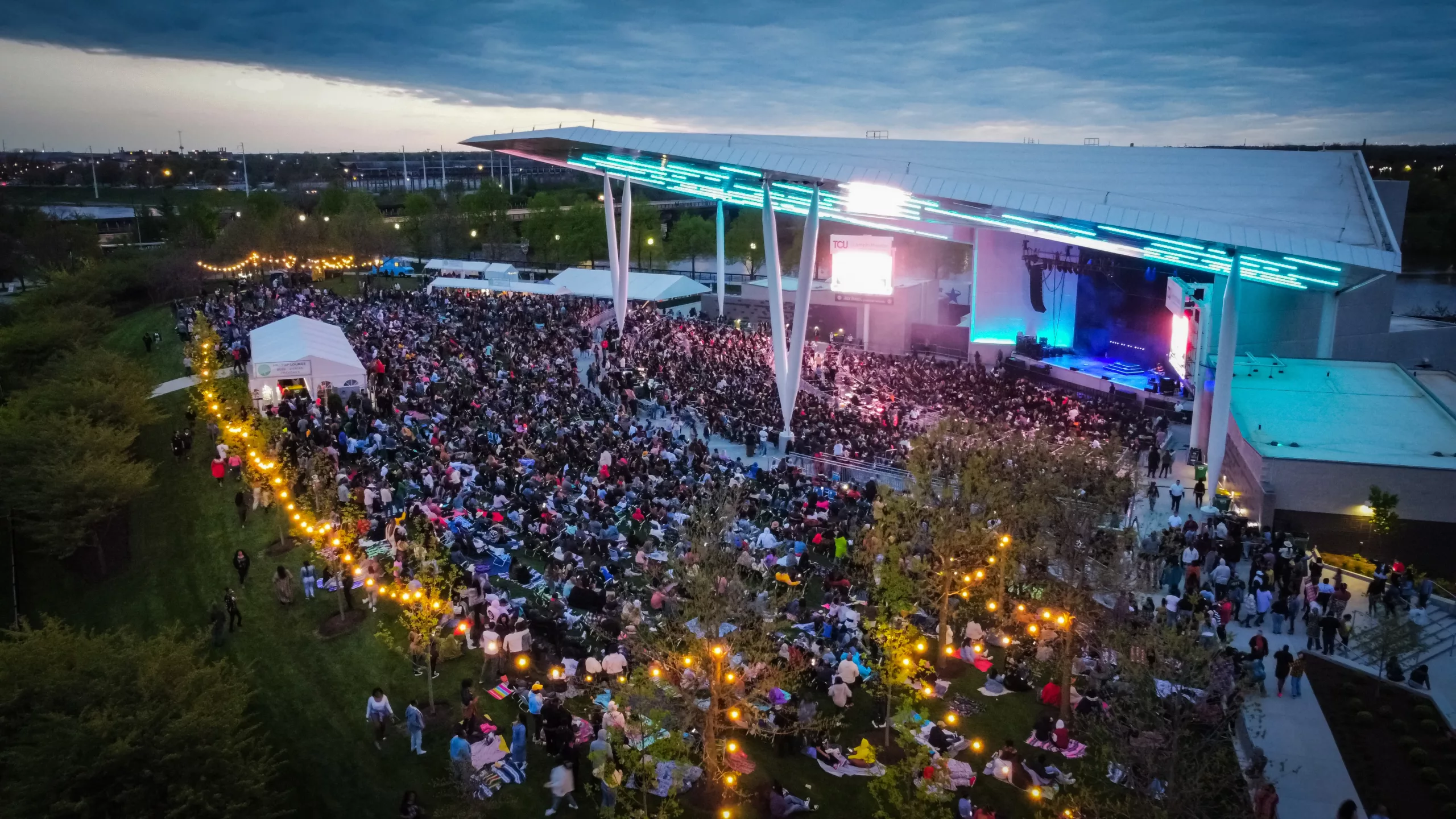 Hotels near tcu amphitheater indianapolis